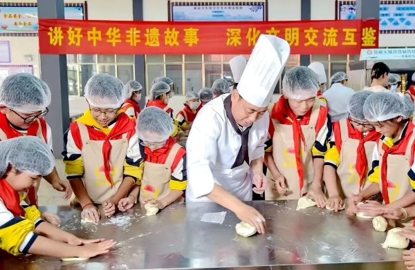 曲靖宣威 陽光食品傳承非遺文化之魂 筑牢民族團(tuán)結(jié)之根